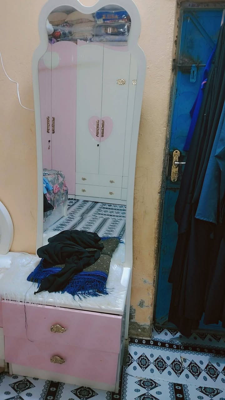 غرفه تركي نضيفه البيع بسعر ب 600 وبي مجال

