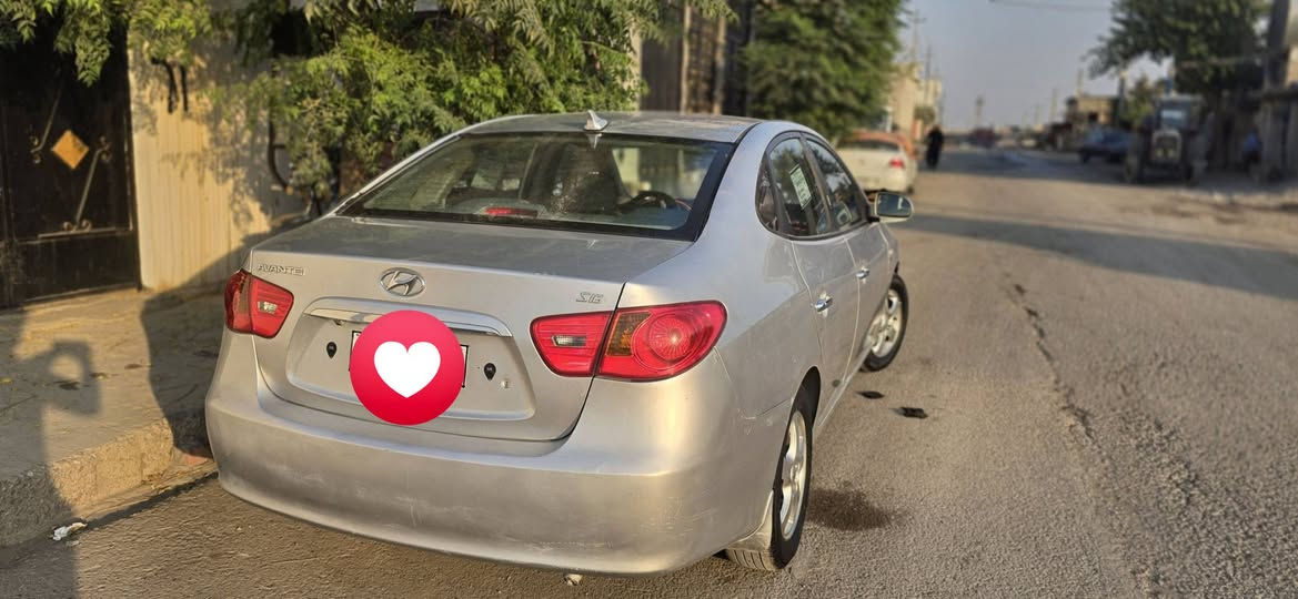 ئاڤانتی ٢٠٠٨
سەیارەکە ئی ماڵانە 
کامل  جامەکانیشی هەلگیراوەو چاک کراوەتەوە و ژێرەوەی کامل خاوێن کراوەتەوە 
(کۆدی بۆ کراوە و بارکۆدیشی وەرگیراوە )
تەبرید لەمس
کوشن هیتەرە
دەعامی بۆ دەعامی بە شەرت
سەقف و کەڤەر بە شەرت
گێڕ و مەکینە بە شەرت
سەرە دەبڵ بە شەرت
مەکینە ١٦ دەکشن بەرزە
ئەگەر موشتەری نی سەرم تکایە مەپرسە 
لە رانیەیە
تەبریدی تازە تێکراوەتەوە بەشەرت بەستن 
ژم:***********
نرخی ٤٥ و معامەلەی کەم
