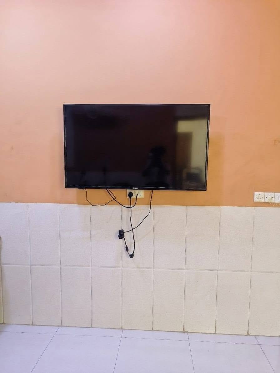 مشتمل للبيع في بغداد منطقة حي اور مربع ال ٦٠٠ شارع ابو عبير قرب سنتر حي اور مساحة المشتمل ٥٠ م٢ الواجهة ٥ م والنزال ١٠ م الطابق الارضي يحتوي على استقبال و مطبخ حولي ومنور وحمام والطابق الثاني غرف نوم عدد ٢ وحمام ثاني والطابق الثالث غرفة نوم وبيتونة وسطح للتواصل ***********
