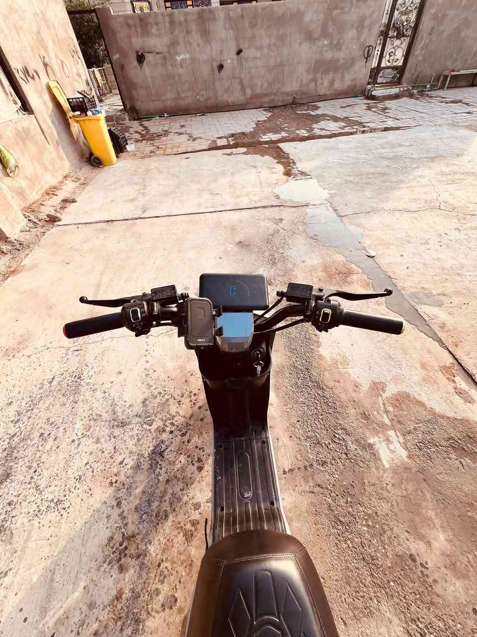 سلام عليكم 
دراجه شحن لبيع جدايده كلشي شغال بيه مديل 25دراجه بعده جديده بيه 5بطاريات 32 جداد ستواني بدلتهن اطيك بيهن ضمان مده شهر ما ينتفخن ولا يصير بيهن شي بطارات بعدهن جداد وا غراضه كله موجوده لسله واشاحنه ول لمرايات ولكشن لواره سعره 375وبيه مجال لتواصل ***********مكاني لبصره زبير
