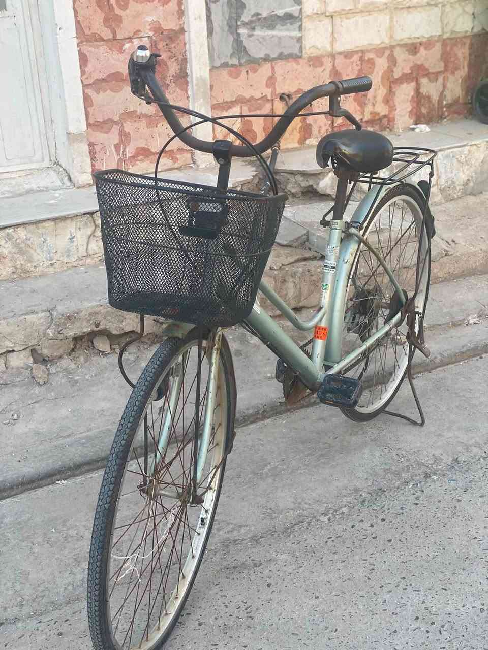 بايسكل و دراجة للبيع
البايسكل ابو العكرب و كير و السله و السيباية و الجرس هدية التايرات و الجوابة جديدة 
سعره 75,000 الف و بي مجال 
للتواصل خاص او ***********

و الدراجة مستعملة ويجي الشاحنة مالتها وياها سعرها 300 الف و بيها مجال للتواصل *********** او خاص
