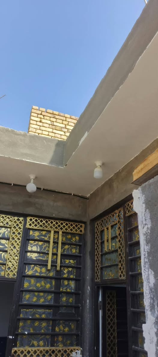 السلام عليكم 
بيت للبيع 100خلفي جاهز وجديد جدا شغل حلو 
موقع جيد وسكن ومدرسه وقريب للتبليط مقاطعه 55 سعره 63 وبيه مجال بيع سريع ***********
ملاحظه مخليلك فديو توضيحي للمكان بالمنشور
