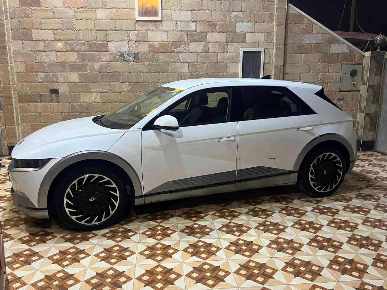 هونداي 
 ايونك 5🚙 2022 ماشيه 80 الف كيلو
رقم بغداد بسمي 
تمشي بل شحنه كامله 550 كيلو 
بدون صبغ 
السعر على خاص او فون☎️***********
