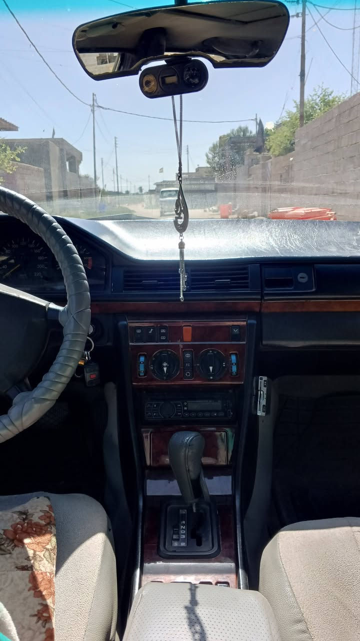 السلام عليكم 
دب 1991اخضر زيتوني 4سلندر عنكبوت 
السياره بسمي السعر 55العنوان البصره***********
