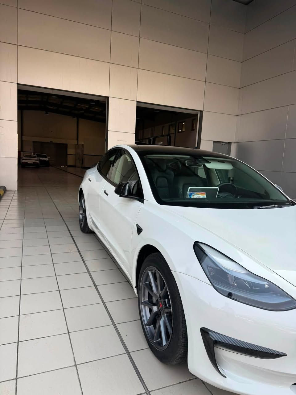 تسلا مودل 3 تك ماطور موديل 2023
ماشيه 60,000km
السياره اونلاين
وعربيه هم
السياره نظيفه
صوره الحادث وياها
مواصفات معروفه
رايدها 165 وبيها مجاال بسيط
للتواصل على الخاص او على الواتساب
***********
