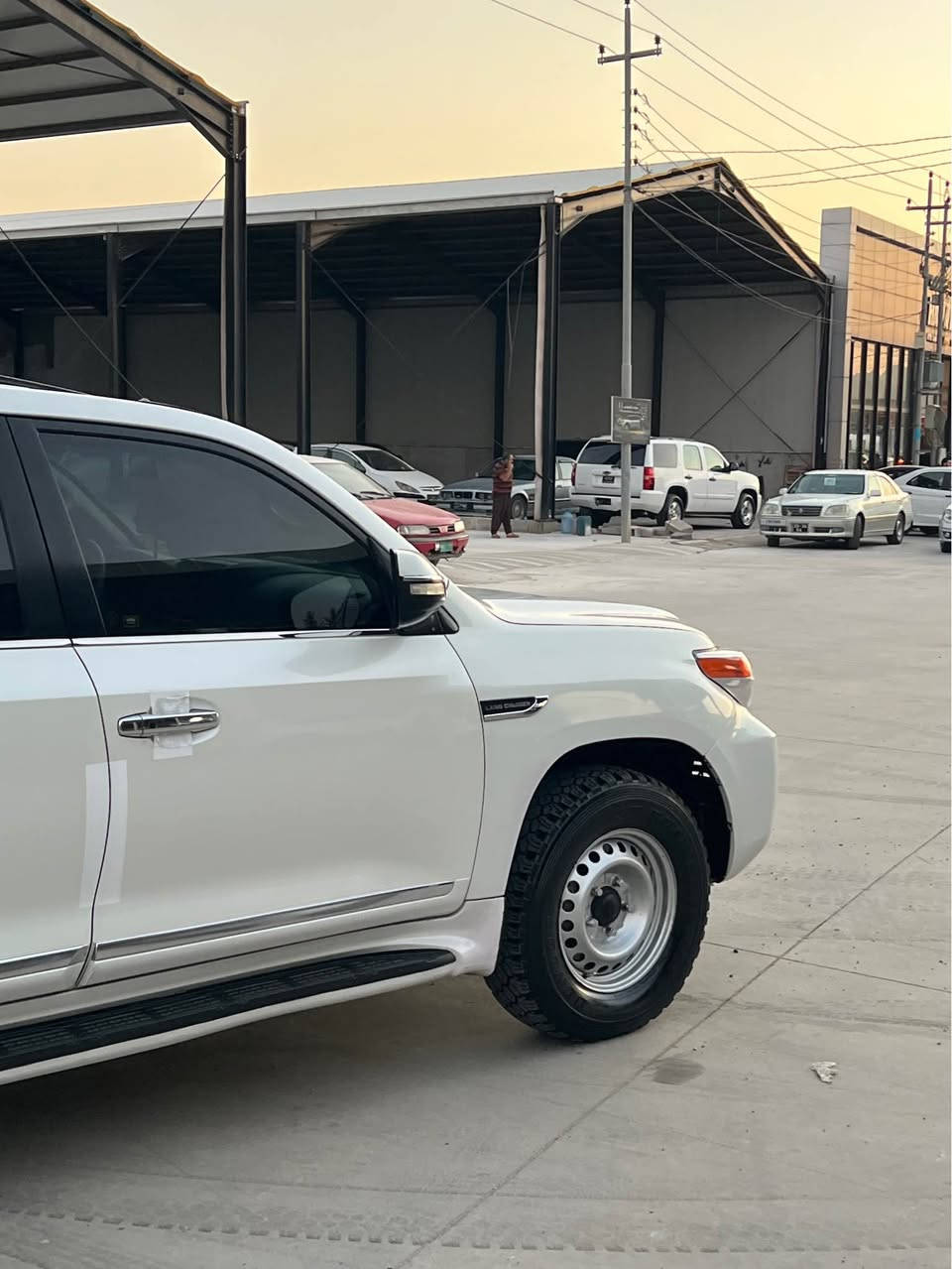 وەنەوشە 2009
پێش و دوای کراوە با 2014
فول مواسەفات GXR V8 
بێ دەعم و لێدراو سەقف و شانی بۆیاخ نیە ٤ یان ٥ پارچەی پەمپە من بە حیزام ئەیفرۆشم 
٤تایەو ویلی لۆک 
گێڕو مەکینە بە شەرت 
دەبڵ ئەکسل و ABS بەشەرت 
*********** السليمانية, العراق
