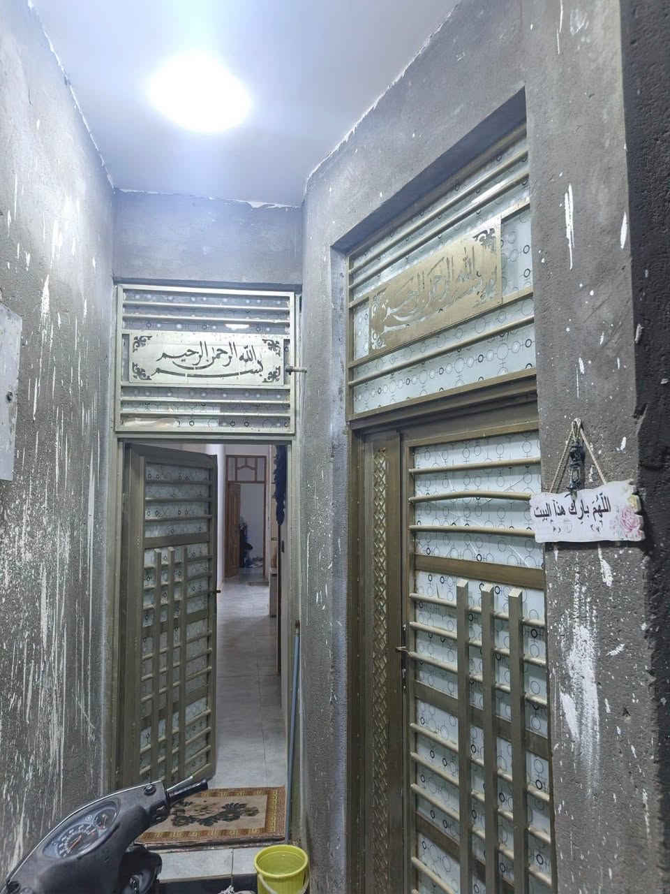 🏠 دار للبيع
📏 المساحة 100 متر

📍 العنوان حي الغدير، قرب مستشفى اللبناني، مقابل بيوت السياسين

▪️ طابق واحد يتكون من :
🛏️ غرفة نوم
🛋️ صالة
🪟 أستقبال 
🍽️ مطبخ
⛅ منور
🛁 مجموعة صحية داخلية وخارجية 
▫️ طارمة

🧱 كونكريت، بناء حديث

🔸 الواجهة 5، النزال 20

📄 رقم معاملة كاملة، واصل للتقييم، ع مادة 20

💰 السعر خاص أو الأتصال ع الرقم 

📞 ***********
