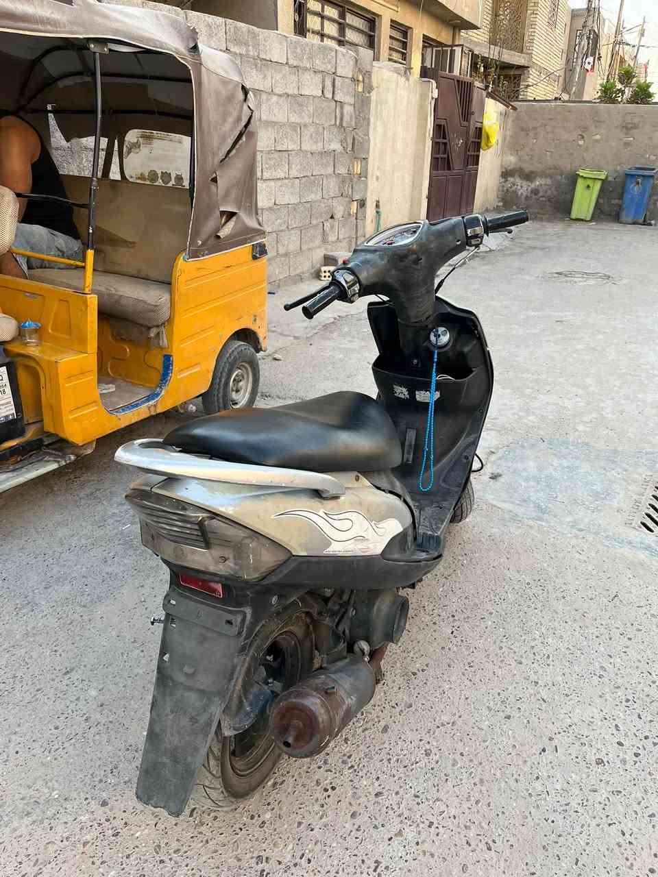 دراجه ماكس عدله للبيع مكينه مجفته دراجه مثل ماواضحهه بالصور بيها نقص بسيط مكينه نضيفه السعر 400بيها مجال بسيط ***********
