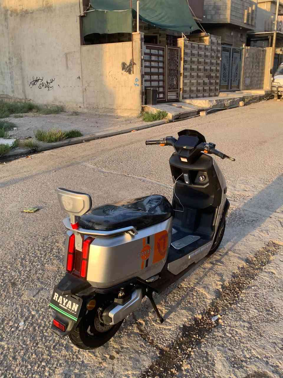 ريان وحش الكون لون سلفر
معروفه مواصفات ريان
 
بطاريات ٦ مسطره كلهن على فحص شرط

ملف ٢٠٠٠ حقيقي

فقط بي خدوش بسيطه ماتبين بالبوليش تروح

مكاني موصل حي الوليد

يرهم مراوس حسب القناعه 

***********

