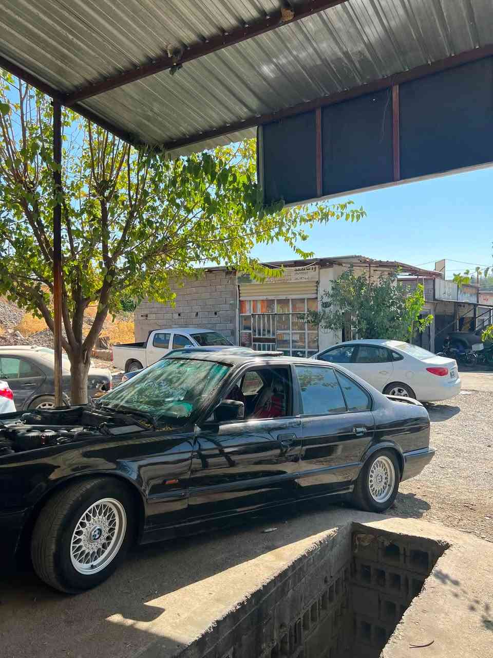 بە ناوی خودای گەورە 
خوار هەموو بازاڕ.
ئاڕم پلاستیک سلێمانی BMW E34
٥٢٠ ١٩٩١
موسو بڕاوە وەرگەڕەو بە شەرت 
گێڕ مەکینە ئەکسل بە شەرت
ژ.م ***********
