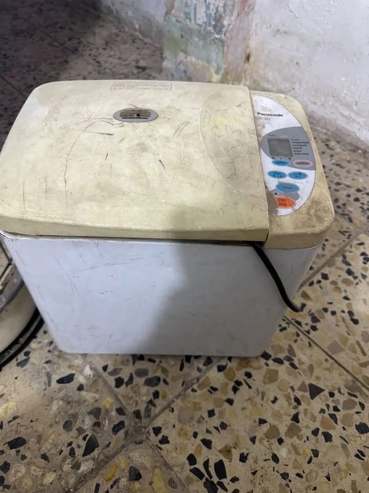 السلام عليكم غراض منزل للبيع
طباخ كله شغال  حتى الفرن50الف 
مبرده نضيفه الحجم الجبير بوب بلاستك 
بدون ماطور 40الف 
عجانه مال باله 25الف 
تنور غازي 25
قفص مال بلابل 25
صوبه نفطيه اصليه ما مستعلمه هواي 50الف
مكاني بغداد الحريه للتواصل واتس اب ***********

