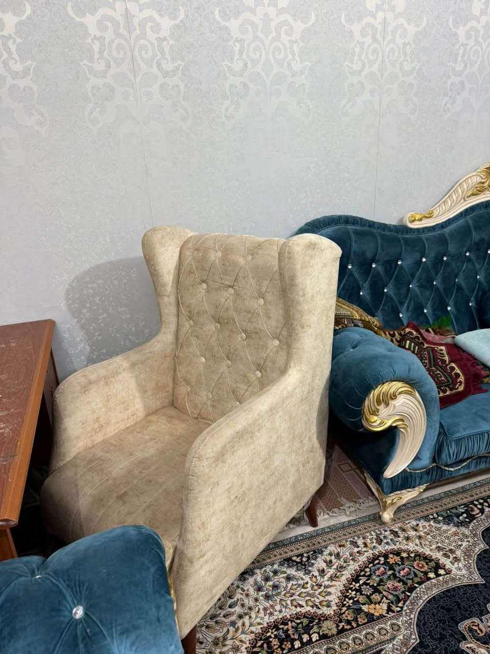 تخم قنقات
للبيع 9 مقعد تركي نضيفات بس يحتاجلهم غسل 
العنوان بصره نواب الضباط 

السعر 300 الف وبيهم. مجال 
***********
