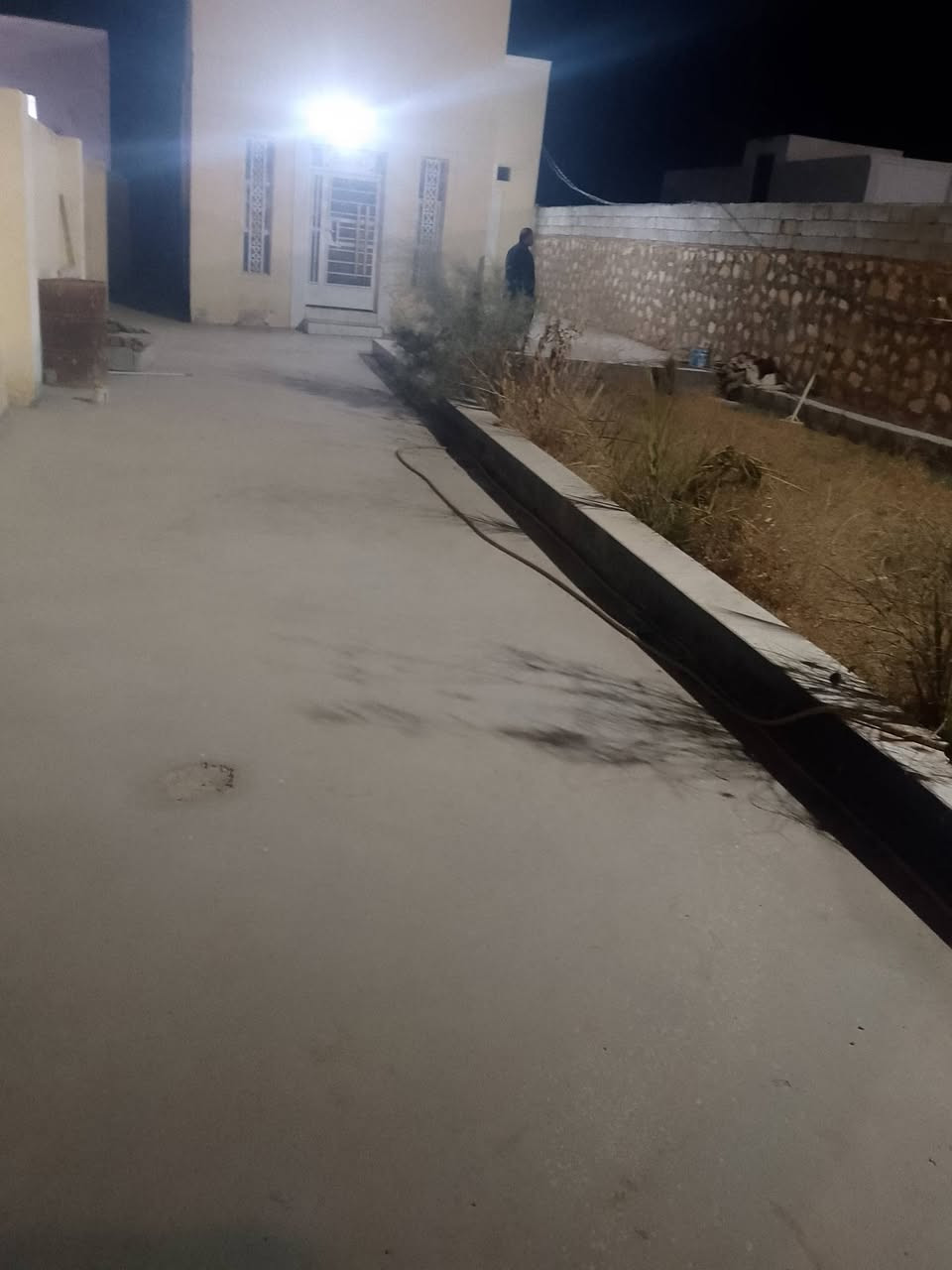 بيت زراعي مجمع اللؤلؤه قرب سيد محيل قريب جداً على الشارع الرئيسي المساحه 600مترمع كافه الخدمات تبليط اناره السعر 92مع المجال ***********
