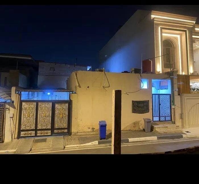 بيت للبيع في دور الضباط مقابيل حسينيه الهدئ مساحه 285 م بيت بناء 86 بس معمرينه الواجهيه 11 ونص والنزال 25 م للاستفسار راسلني خاص او اتصل ***********
