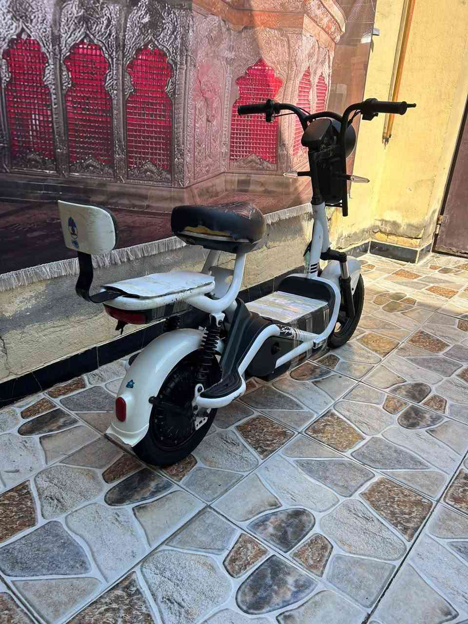 للبيع دراجه شحن شغاله كامله من كلشي نضافتهه مثل ماء موضح بالصوره حجم 14 شحنهه يطول يوم او حسب ستخدامك سعرهه 150 وبيهه مجال شيء بسيط الاستفسار ***********
