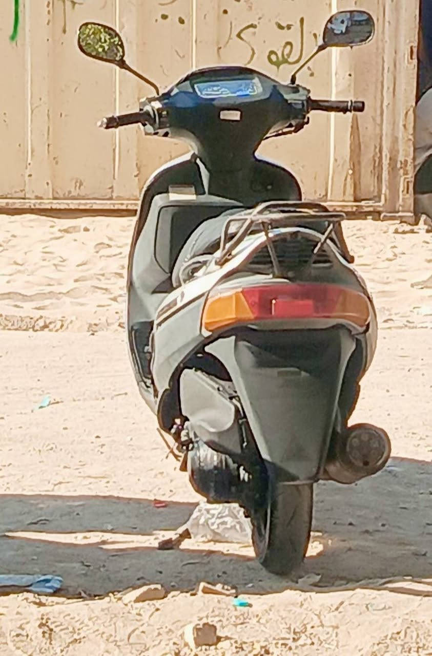 سلام عليكم دراجه لبيع حاويه مامفتوحه 
شرط بس بانزين اودهن 
السعر 950اوبيه مجال 
***********
