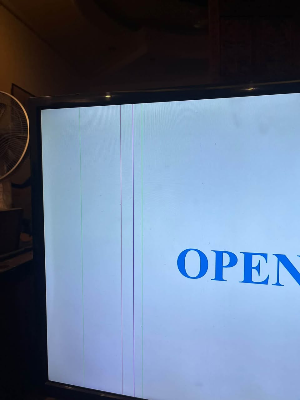 للبيع openstar بيها بس هاي الخطين بالشاشه وممأثره عليها الباقي كله شغال وتمام

مكانها بغداد الصليخ حجمها 42 بوصه سعر 80 وبيها مجال للاستفسار ***********
