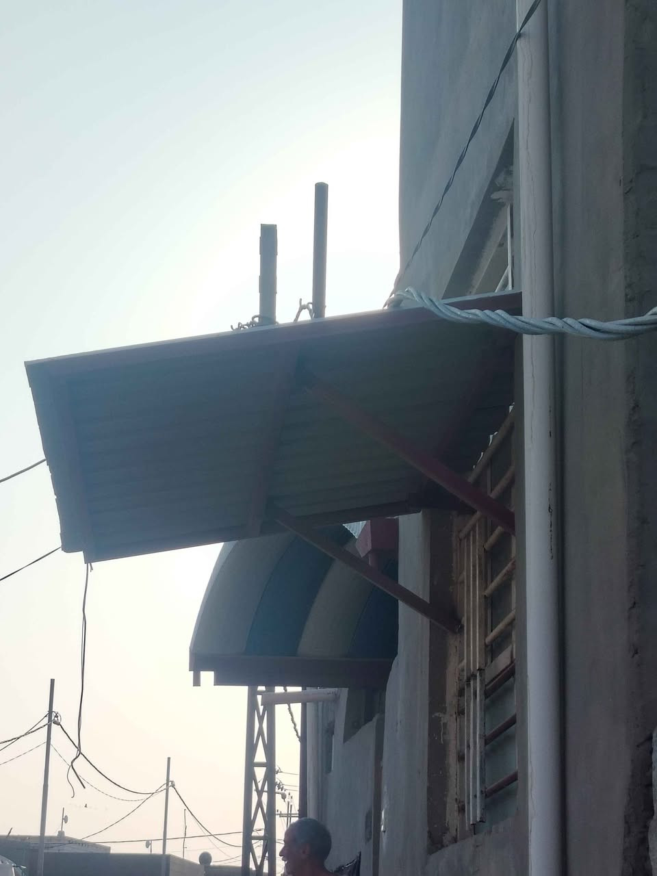 سقيفه  متواضعه ذات طابع بسيط للبيع
للتواصل *********** بقياس مترين ونص. ديوانية, القادسية

