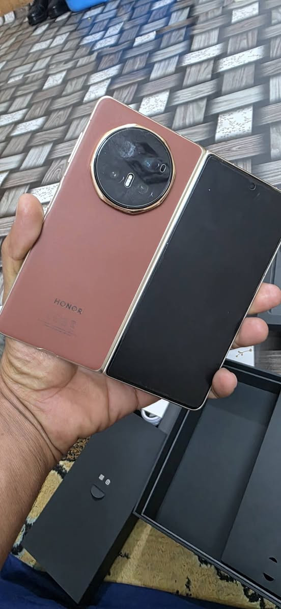 السلام عليكم نقال هونر ماجك v5جهاز مكفول كفالة عامة من كلشي ذاكرة 512 استخدام قليل كامل ملحقات مع كفرات السعر مليون و600 مكاني البصرة القبلة للمراسل ***********
