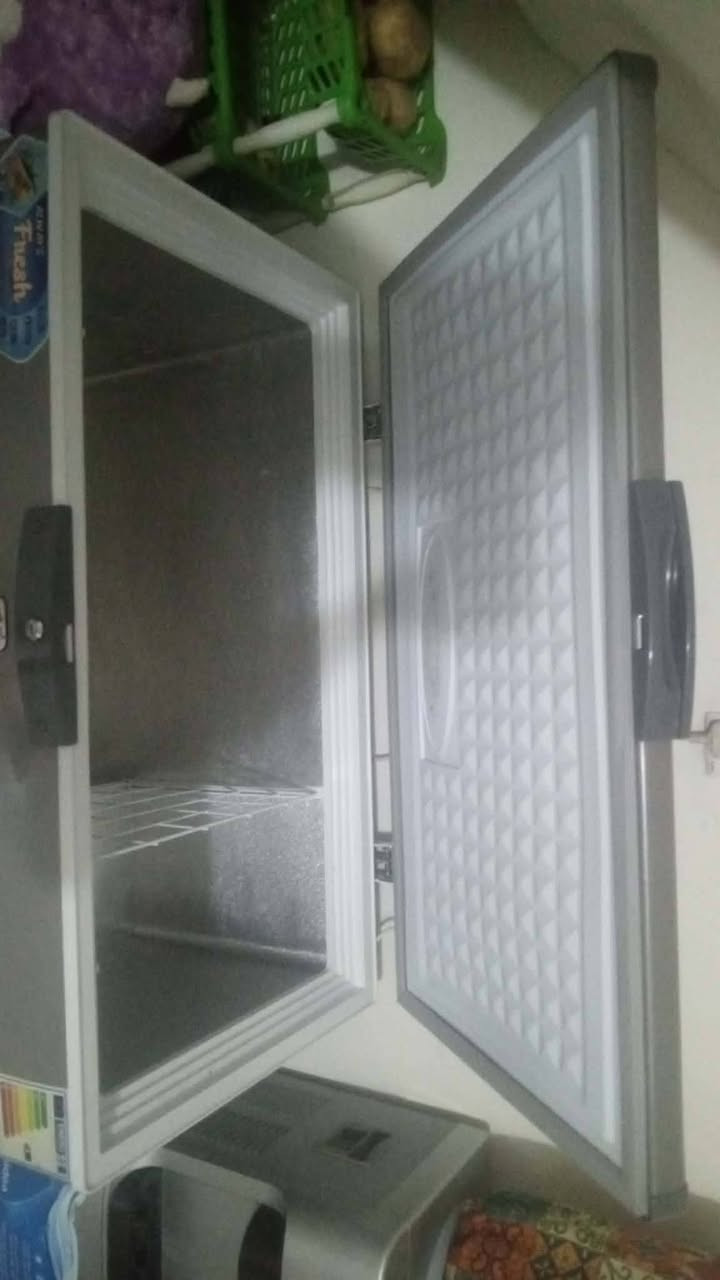 مجمده للبيع السعر 250 اني ماخذهة قبل شهرين ٣٢٥ جديده ***********
