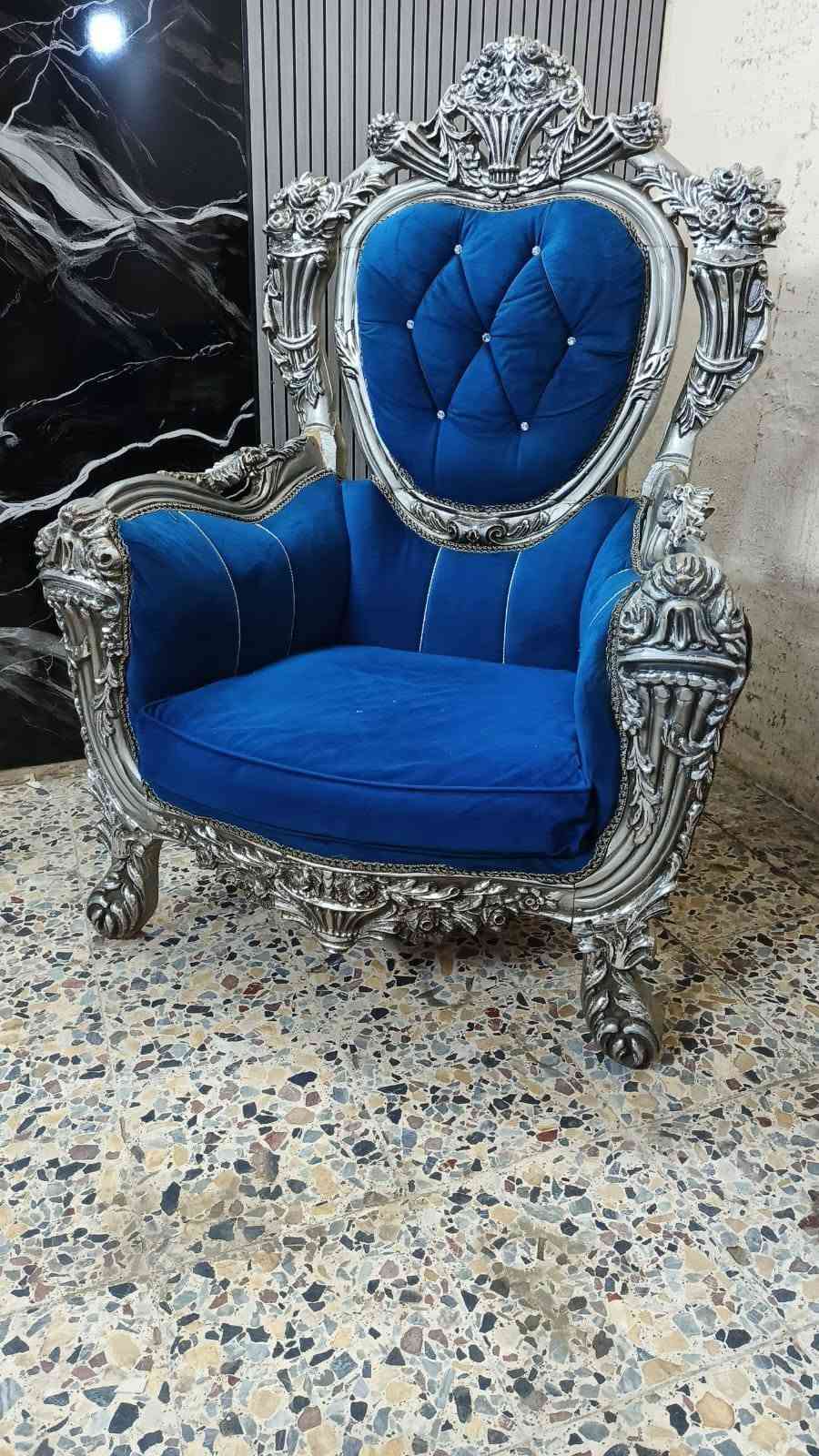 تخم زان مصري 7 مقاعد مع طبلات نضيف
سعره 320 وبي مجال مكان البياع
اكو توصيل ب واتساب 
***********
