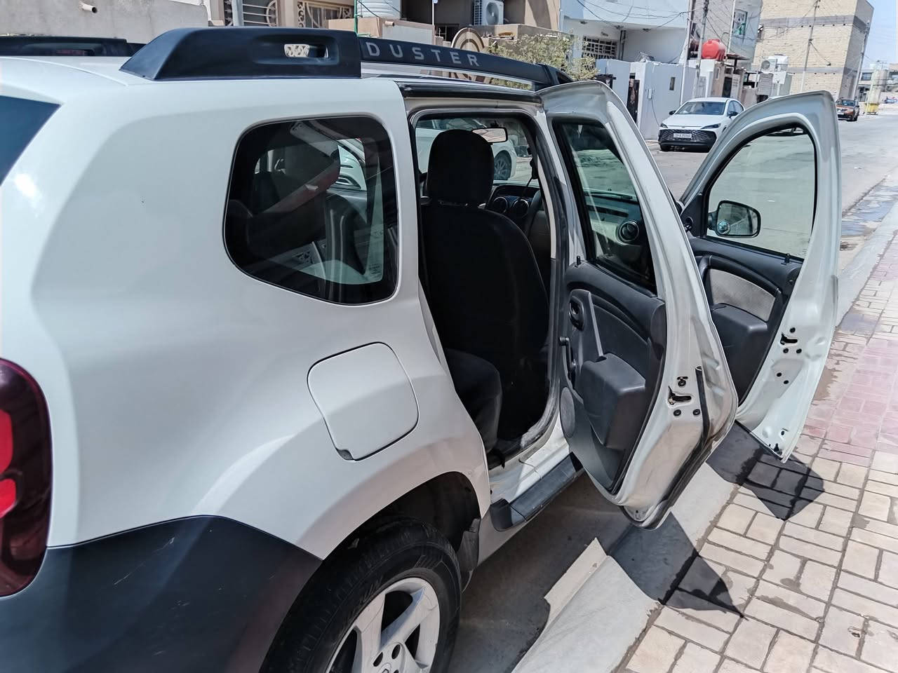 السلام عليكم. سياره داستر بيضاء موديل 2018 بغداد باسمي (مشروع وطني) يعني اي محافظة تتحول. المحرك2000 السعر 83 وبيه مجال. مكنها كربلاء الاتصال على الرقم ***********

