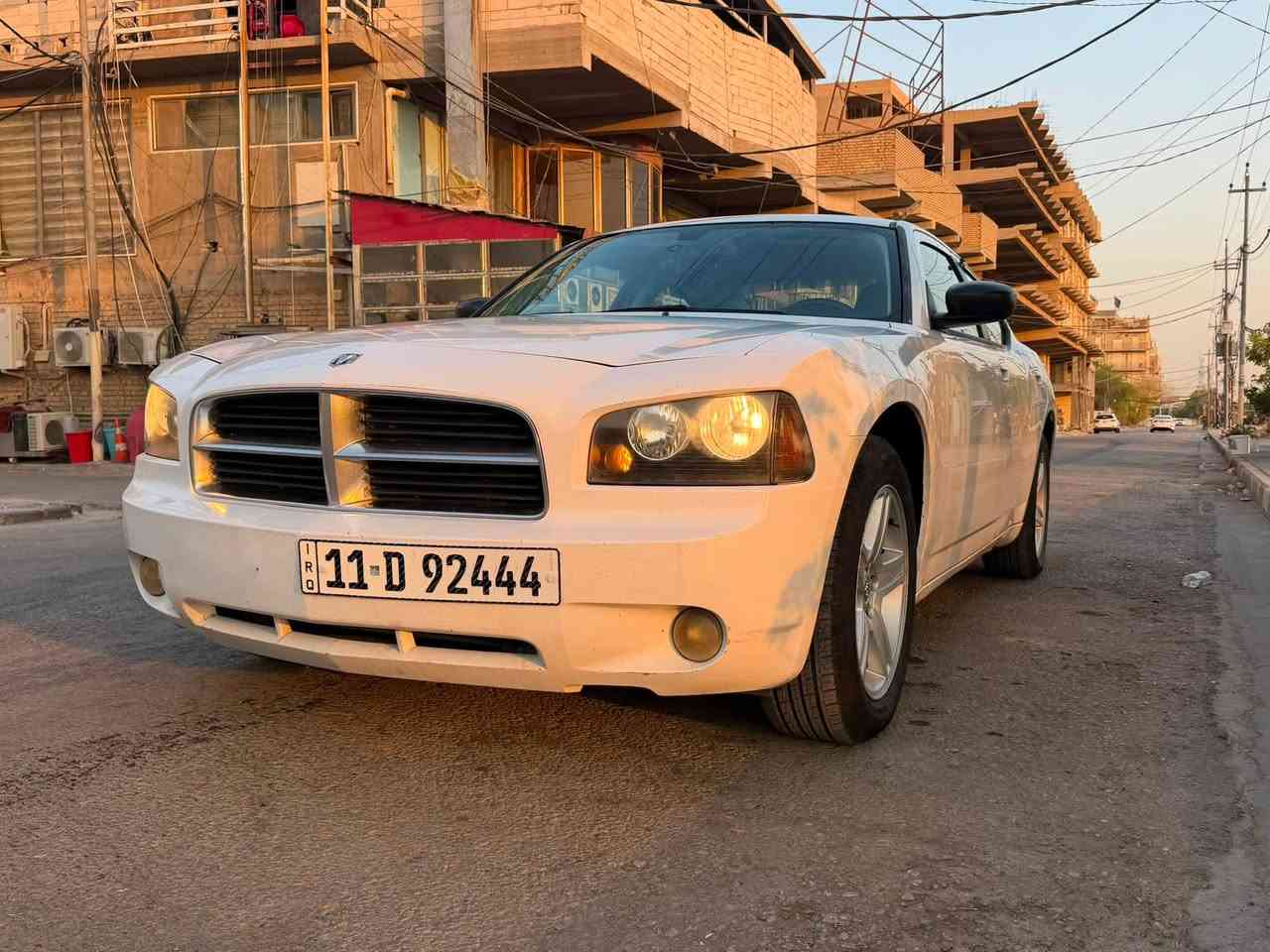 جارجر 2010 خليجي رقم بغداد باسمي
هزه قبل 5 أيام كملته، والسيارة حالياً جاهزة وما بيها أي نقص.

السيارة بلا صبغ، وبهيه باب الصدر تعرض لضربة من تكتك وتم تصليحه. والجنطة مبدلة بنفس اللون بسبب حادثة قديمة مع الدفاع المدني؛ لأن شافوا دخان يطلع من الصندوق واضطروا يفتحوه.

السيارة نظيفة جداً وما بيه أي نقص:

* تخم وتايرات جديدة.
* منظومة تبريد جديدة.
* كير جديد.
* بطارية جديدة.
* حدادية صدر وخلفية جديدة.
* الغرفة مالته كاش ونظيفة.
* الماشية 661 ألف كم حقيقي.
* ما مشتغلة ولا ساعة تكسي.

السيارة حالياً بالنجف، وباجر بعد الظهر تكون ببغداد، وتبقى هناك إلى يوم الخميس، وبعدها ترجع للنجف.

ما عندي ماسنجر، التواصل فقط واتساب وعلى هذا الرقم:
***********

السعر: 113 ورقة.

وأعرف السوق، وأعرف أن بـ90 ورقة تحصل أمريكي، قبل لا تكلي. لكن هاي السيارة غير؛ حالتها ومواصفاتها وصيانتها مو مثل أي سيارة بالسوق.
