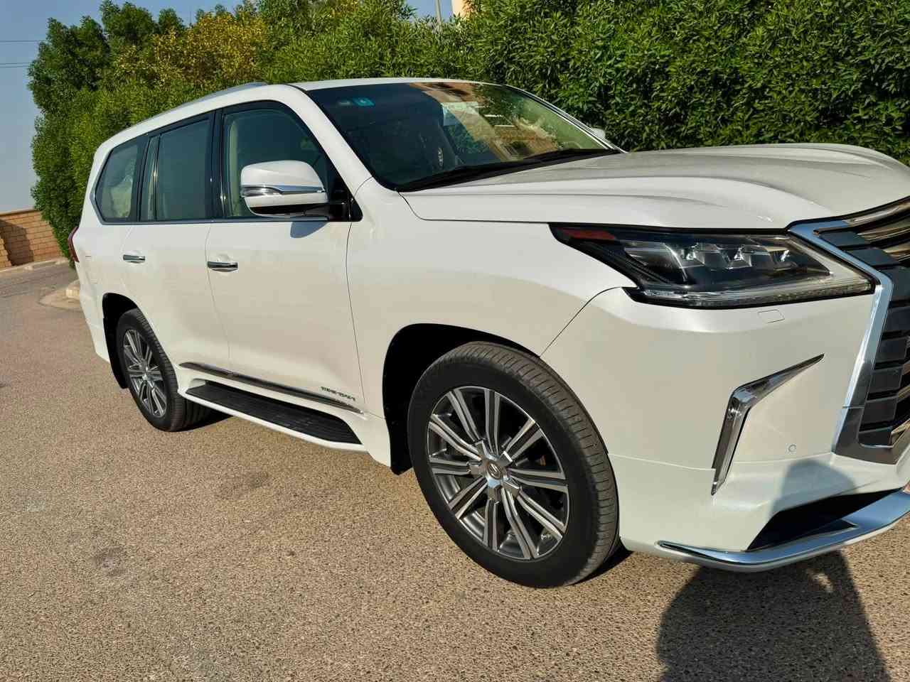 Lexus LX570 2017 خليجي 🇯🇵🔥

للبيع لكزس LX570 موديل 2017 خليجي، سيارة نظيفة جداً وتستاهل.

• خليجي – كفالة عامة
• بريم أصل 
• لا يوجد حادث
• فول مواصفات
• داخلية جلد لون بيج، نظيفة جداً
• 7 ركاب
• شاشة وسطية وأنظمة تحكم متعددة
• تبريد وتسخين المقاعد
• دبل ونظام تحكم بالطرق
• كاميرات وحساسات
• السيارة نظيفة من الداخل والخارج
• المقاعد عليها تغليف، والمحافظة عليها واضحة
السيارة نظام جكات تصعد وتنزل الكراسي كهرباء 
بريم فول واحد على واحد سوبر سبورت جنطة كهرباء ترحيب عند فتح الباب السيارة ماشية 108 كم بس 
السيارة جاهزة للفحص بأي مكان يختاره المشتري، .

📍 الموقع: بابل ، الحلة 
📞 للتواصل: راسلنا على الواتساب 
***********
***********
او
اتصل على الارقام 
*********** 
***********
