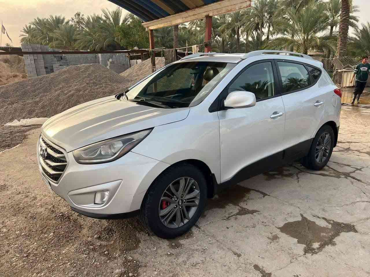 السلام عليكم من رخصة الادمن المحترم  توسان امريكي 2014  بغداد  بيهه صبغ قطعتين وداير الجاملغ الخلفي الايسر مكينه وكير وحداديه خير من الله  تخم تاير جديد ويل كب كروم  تحكمات جهتين كشنات جلد كهربائي شاشه كبيره كامرات دكم جام اوتو  السعر  118 بيهه مجال بسيط للاستفسار ***********
