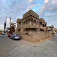 ساحة الاحتفالات • ٢٢٤م • ثلاث واجهات