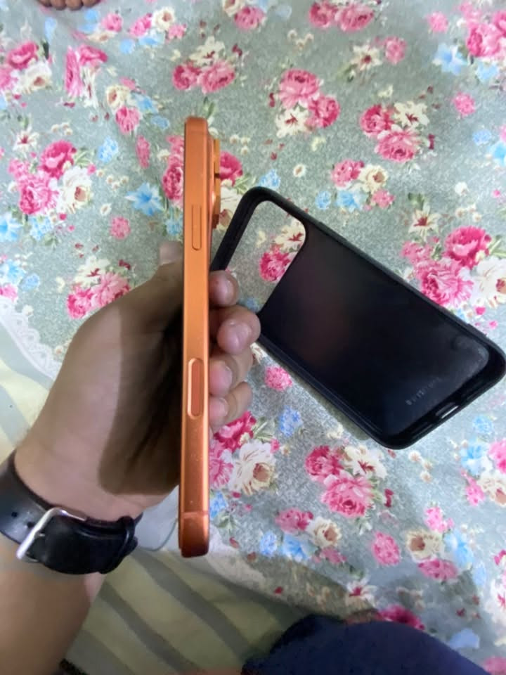 سلام عليكم 
ايفون 17 برو ماكس صيني درجه أولى 
ذاكره 512 اصلي 
بطاريه 100
فقط الضهر مكسور ويتبدل ب15 الف 
العنوان قضاء بلد
***********
