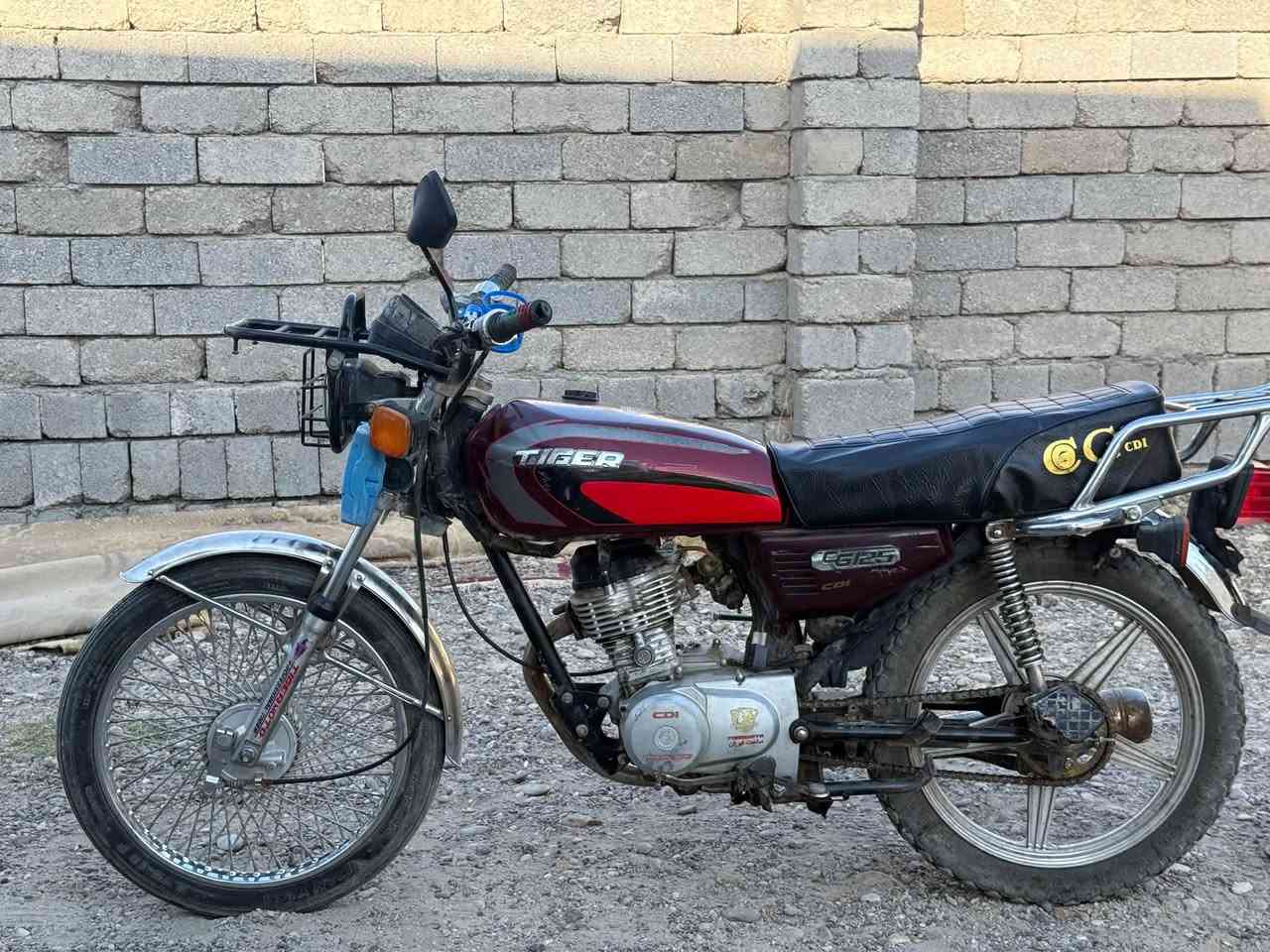 السلام عليكم

تايكر للبيع، 4 كير،موديل2021

محرك مفتوح،125cc

كهربائيات شغاله كلهن

وياله نضيفه
 
الموقع،بيجي البوطعمه

للاستفسار ,***********

