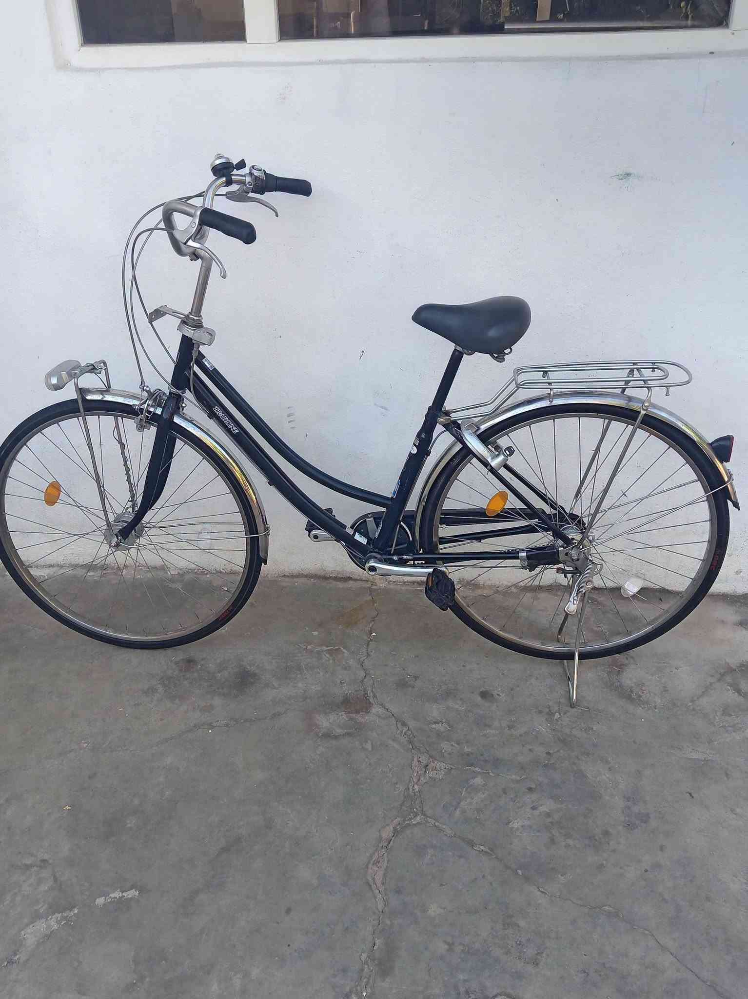 🚲🔥 بايسكل ياباني حجم 27 للبيع 🔥🚲 
 ياباني نظيف  لوك مال حاويه ✨
🔧 المواصفات:
⚙️ وياله استيل والچاملغات استيل
⚙️ گير 3 نمر
💡 حساس دبل عدسة
🔐 قفل مركزي
⚡ تقفل التاير اخلفي ينقفل ويا الستيرن🆕 
🔗 البايسكل قايش بدل الزنجير
🚲تايرات جدد  نوعيه فيتنام 🇻🇳
💵 السعر 180قفل.   
💯 نظيف وجاهز للاستخدام 🚲
📩 للاستفسار مراسلة ***********
