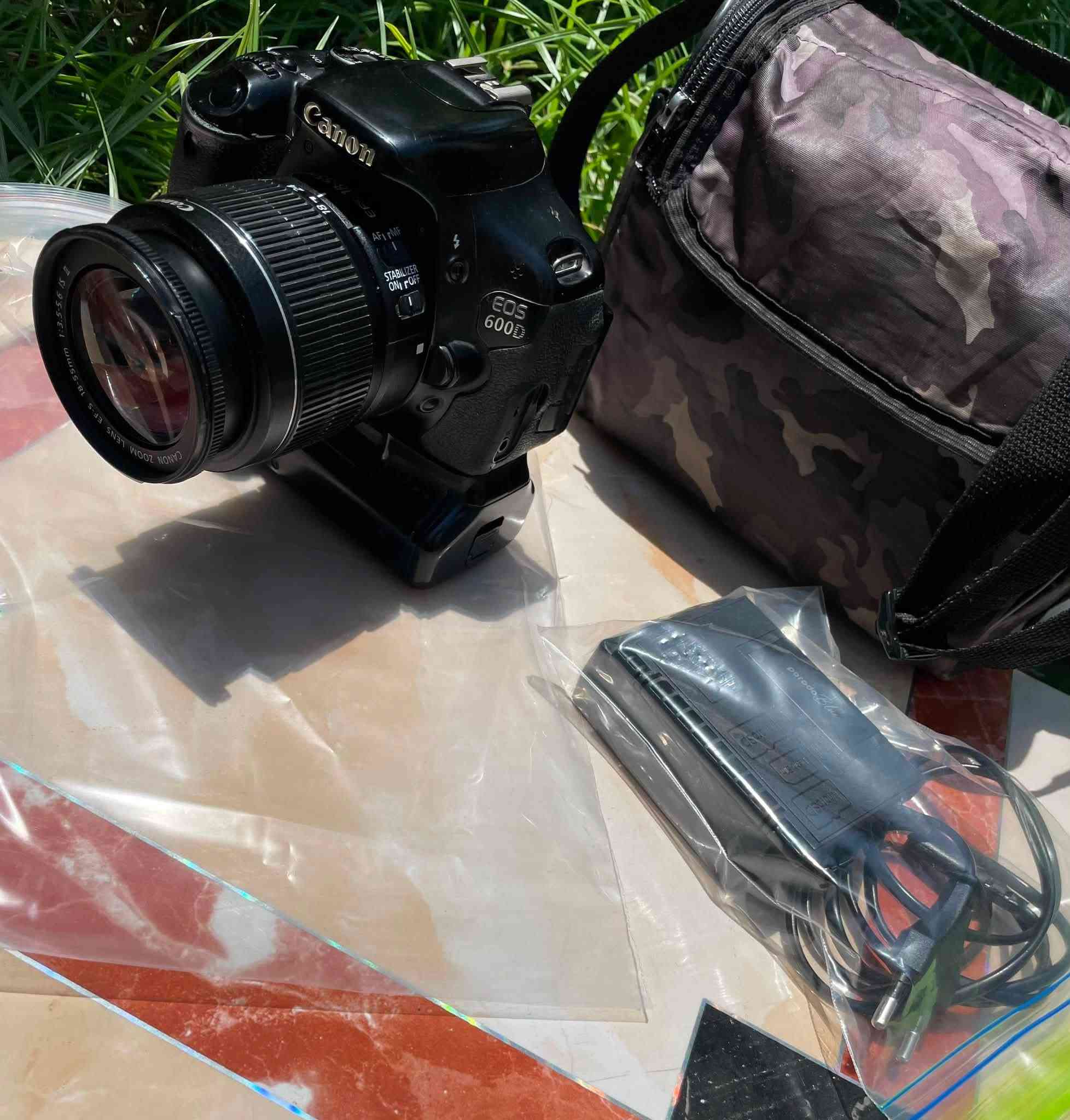 للبيع كانون Canon
600 D 

الملحقات 

جنطه درع ضد الكسر ( عسكريه)

كرب حامل بطاريات

بطاريات عدد 2

حزام كتف

تحويله للحسابه وللتلفون

عدسه 55.18 اوتو 

فلاتر عدسه

الكامرا نظيفة بمعنى لكلمه كامله كل ملحقاتها 

(مكاني بغداد )

للاستفسار اكثر التواصل ع سعر خاص او واتساب ***********
