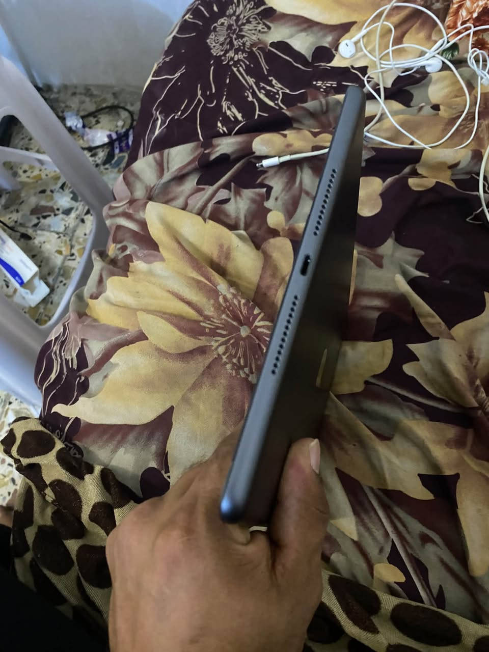آيباد ٩ • ٦٤ • مقفل