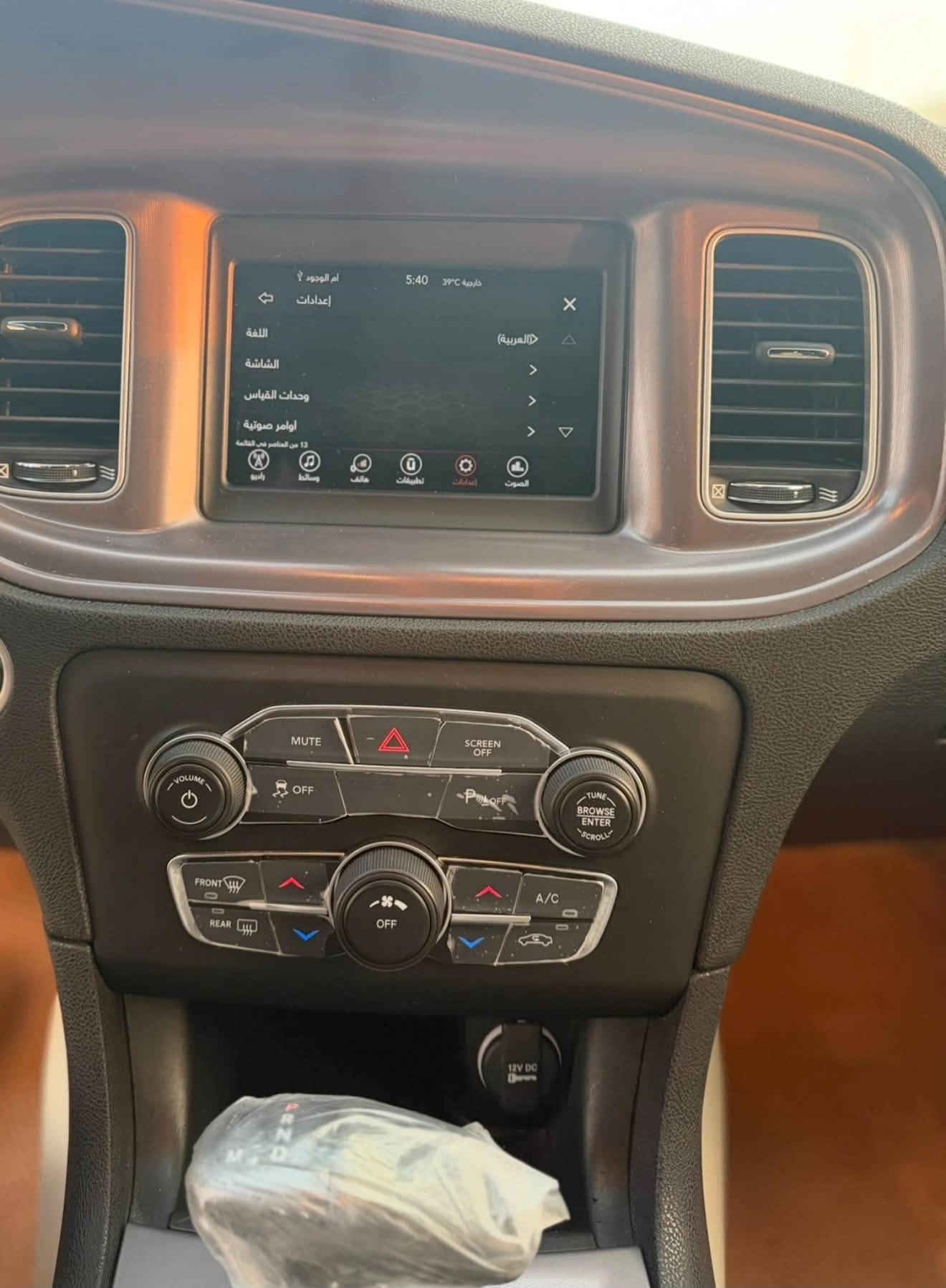 جارجر 2023 (خليجي بلاك ادشن) لاست كول
مكفولة كفالة عامه
المحرك : V6. 3.6L 
السعر : 285 وبيه مجال 
رقم بصرة  بأسمي شخصياً 
الاستفسار متوفر واتساب : ***********

المواصفات SXT :
*   ويل قياس 18
*  مقاعد رياضية من الشاموا الأسود . 
*   مصابيح أمامية زنون .
*   كشافات الضباب زنون .
*   المصابيح الأمامية مع LED .
*   حساسات خلفية.
*   تشغيل عن بعد .
*   محدد سرعة .
*   كاميرا خلفية .
*   مرايا متحسسة للاضاءة العالية .
*   دخول ذكي (بصمة) .
العنوان : البصرة

