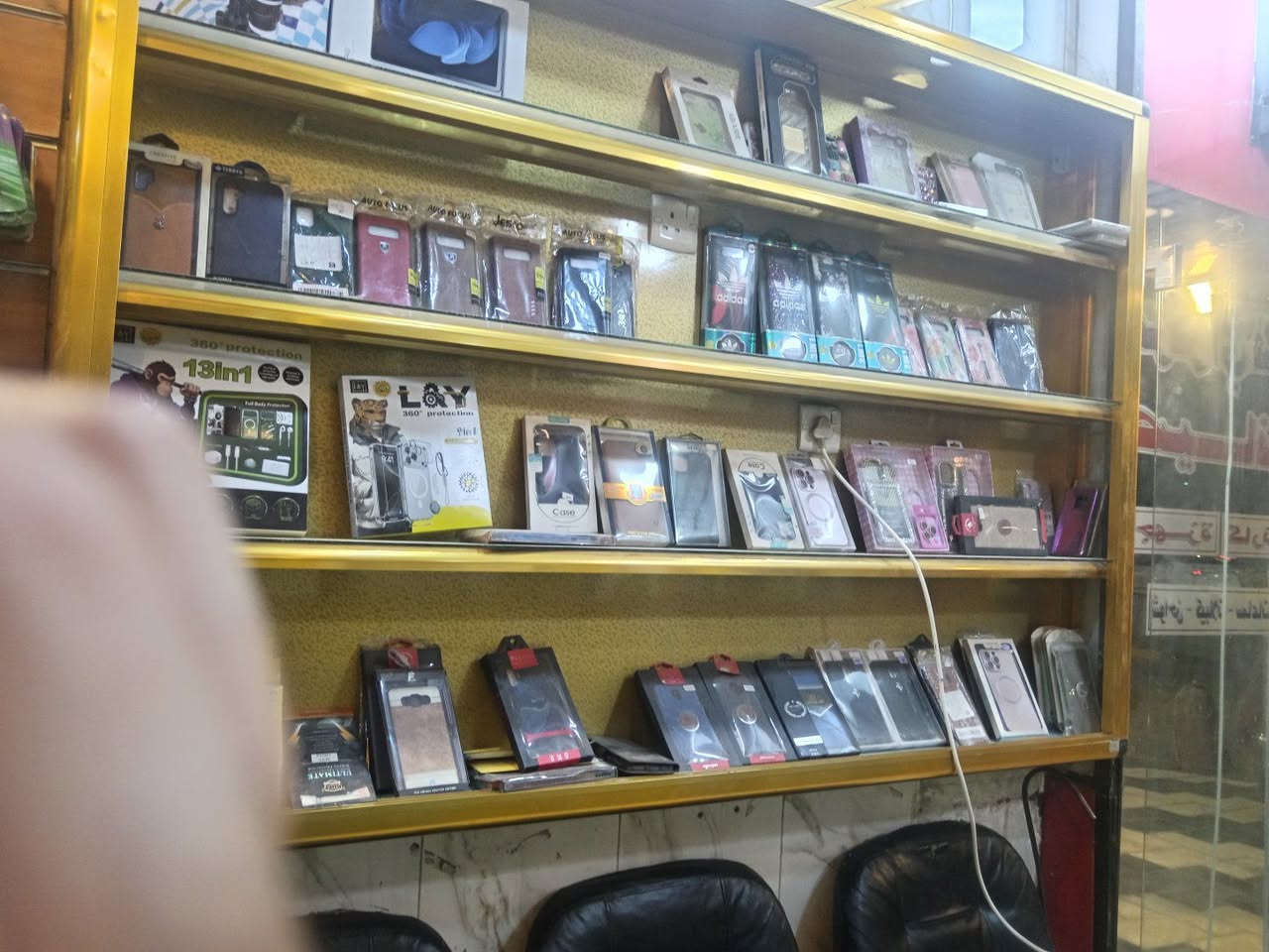 السلام عليكم فاترينات مال موبايلات للبيع نظيفات جدا  تواصل واتساب *********** وشكرا
