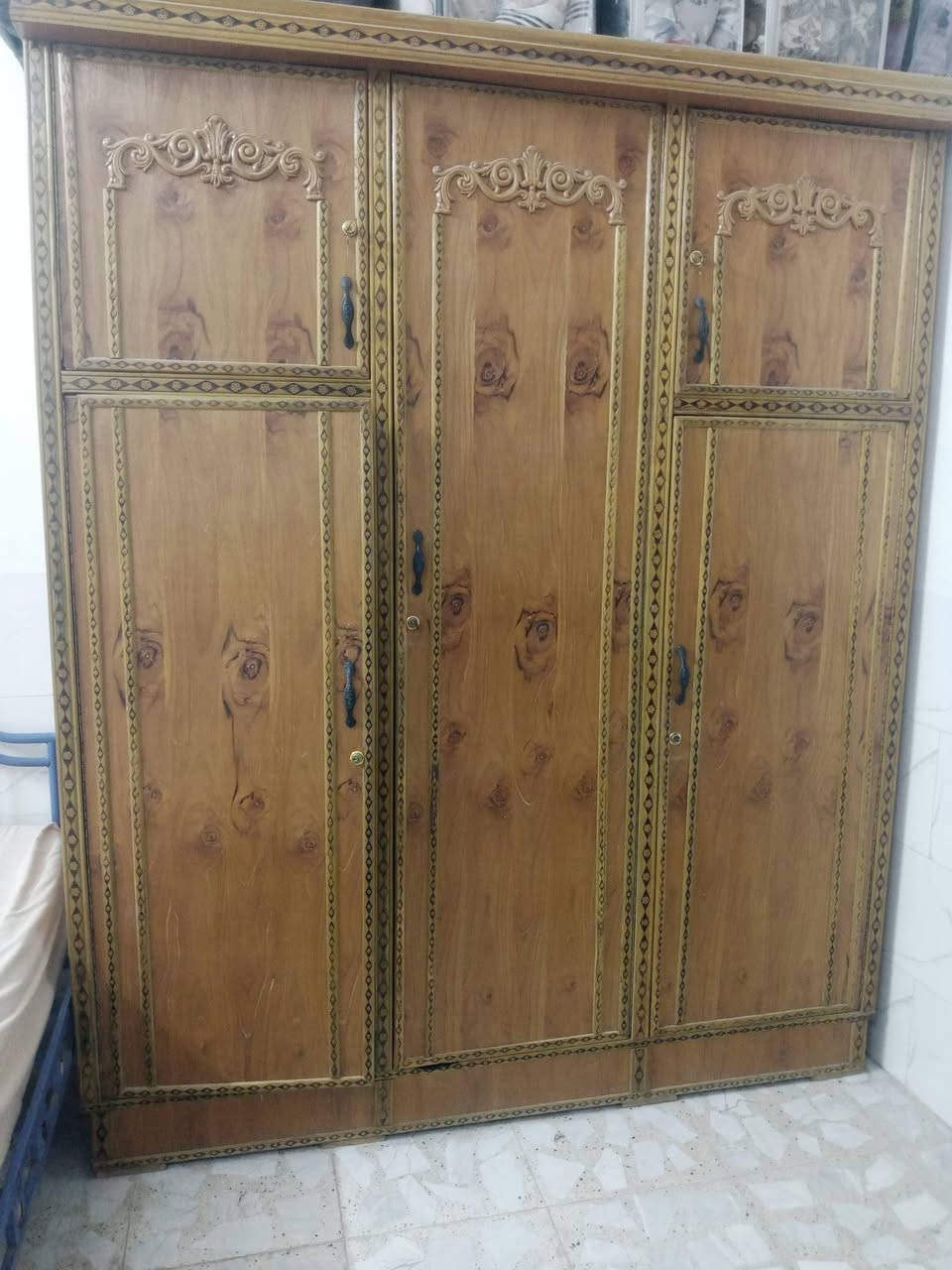 كناتير صاج للبيع العدد اثنين المكان بغداد حي اور سعرالكنتور 225 رقم الهاتف ***********
