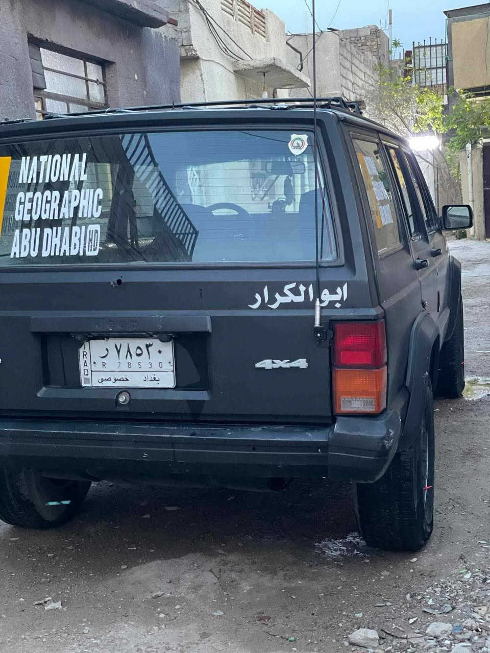 السلام عليكم جيب شيروكي
موديل1989
محرك vvT 3000
كير ومكينة خيرمن الله صافي لا تبخير ولا صوت  كشر نظافة 70 بلمية 
من الاخير سيارة مال شغل مال كراب يرادلهة ترتيب الدواخل
تخم تاير جديد باتري جديد رقم دولي وهسة جديدة وباسمي   السعر تلاثين وبيهة مجال
العنوان جزيرة بغداد السياحية الفحامة 
رقمي ***********
