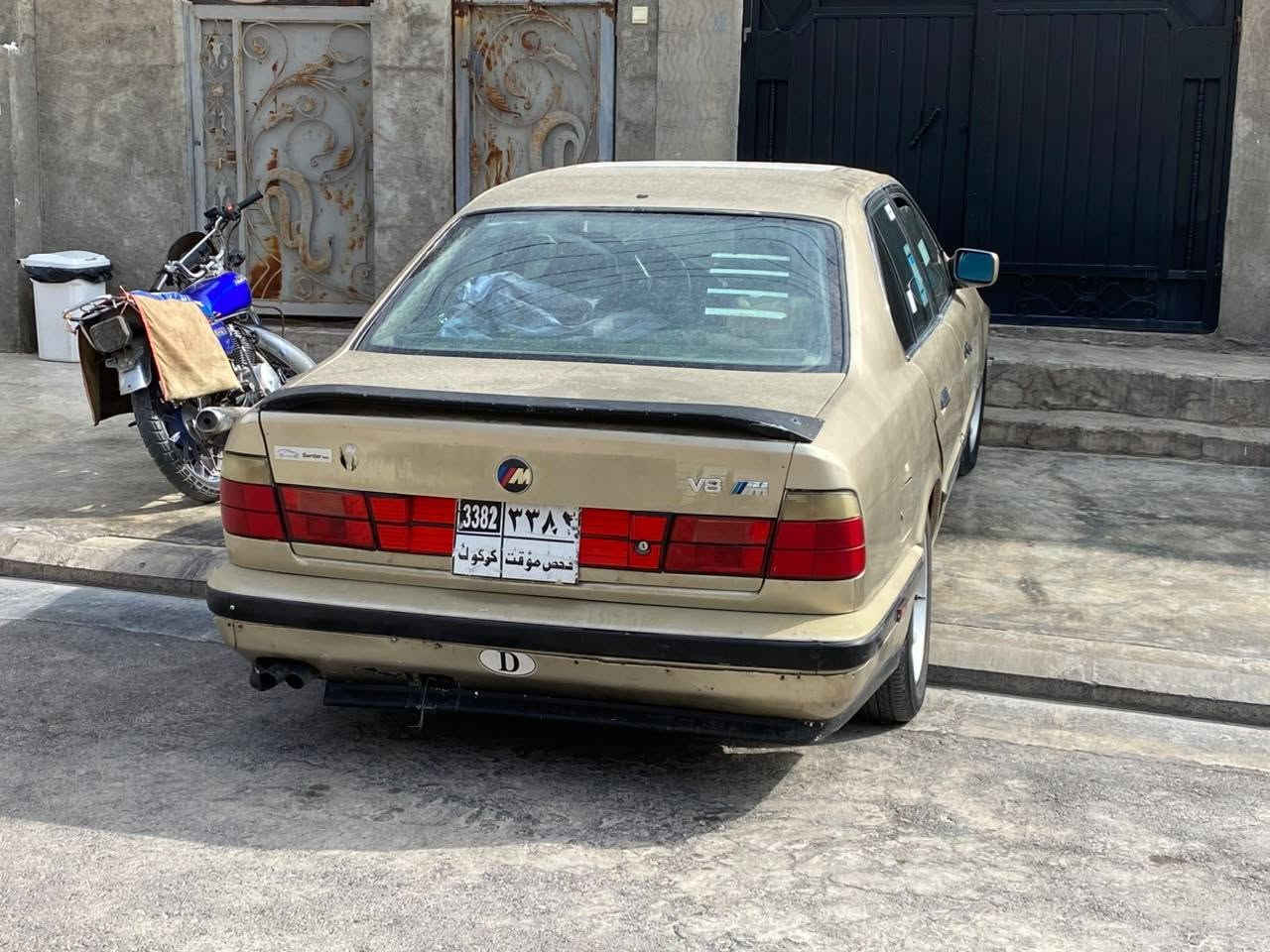 بي ام دبليو ٥٢٥ • ١٩٩٠ • جير عادي