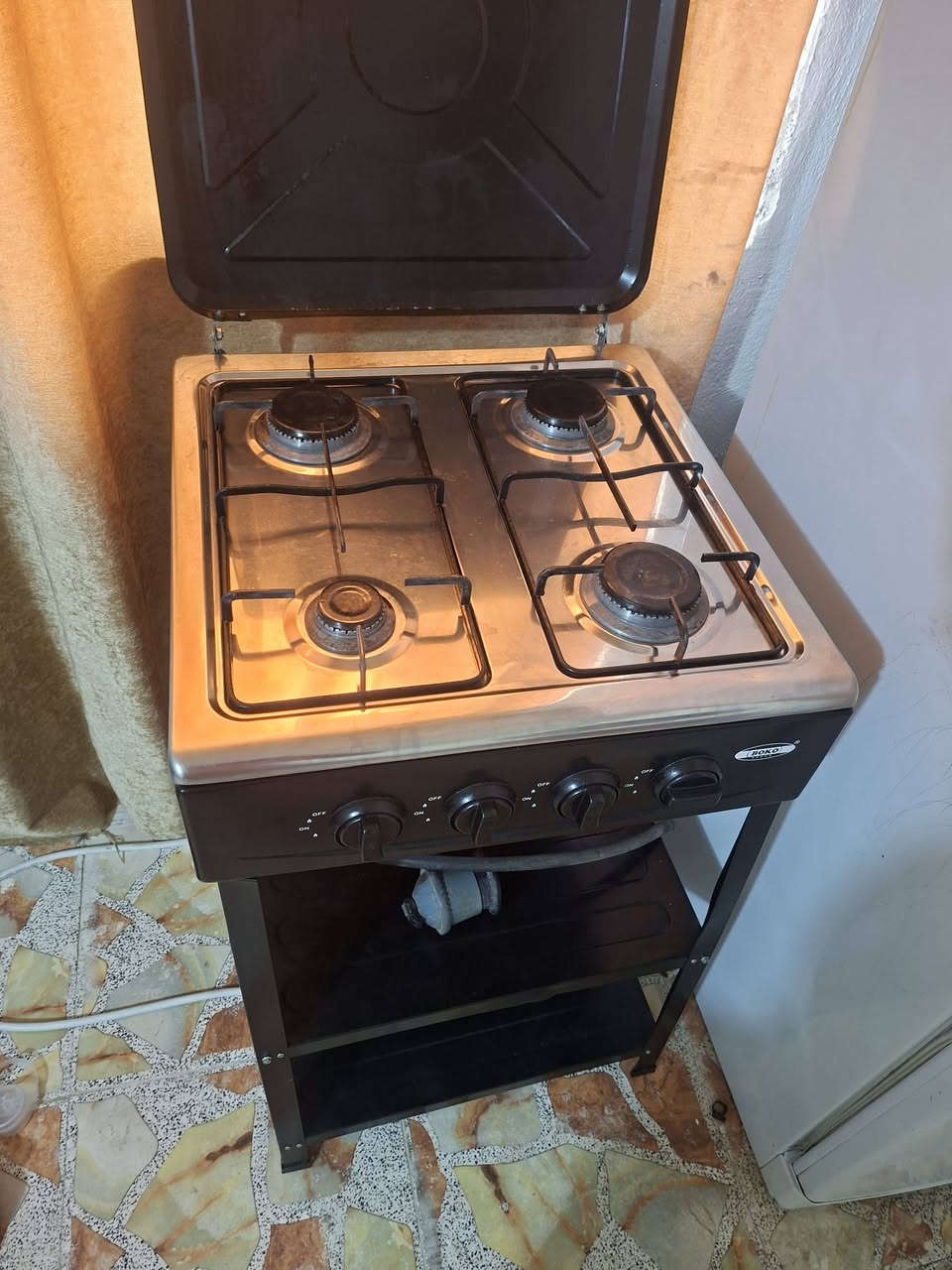 طباخ اربع عيون مستعمل ب٣٥
***********
