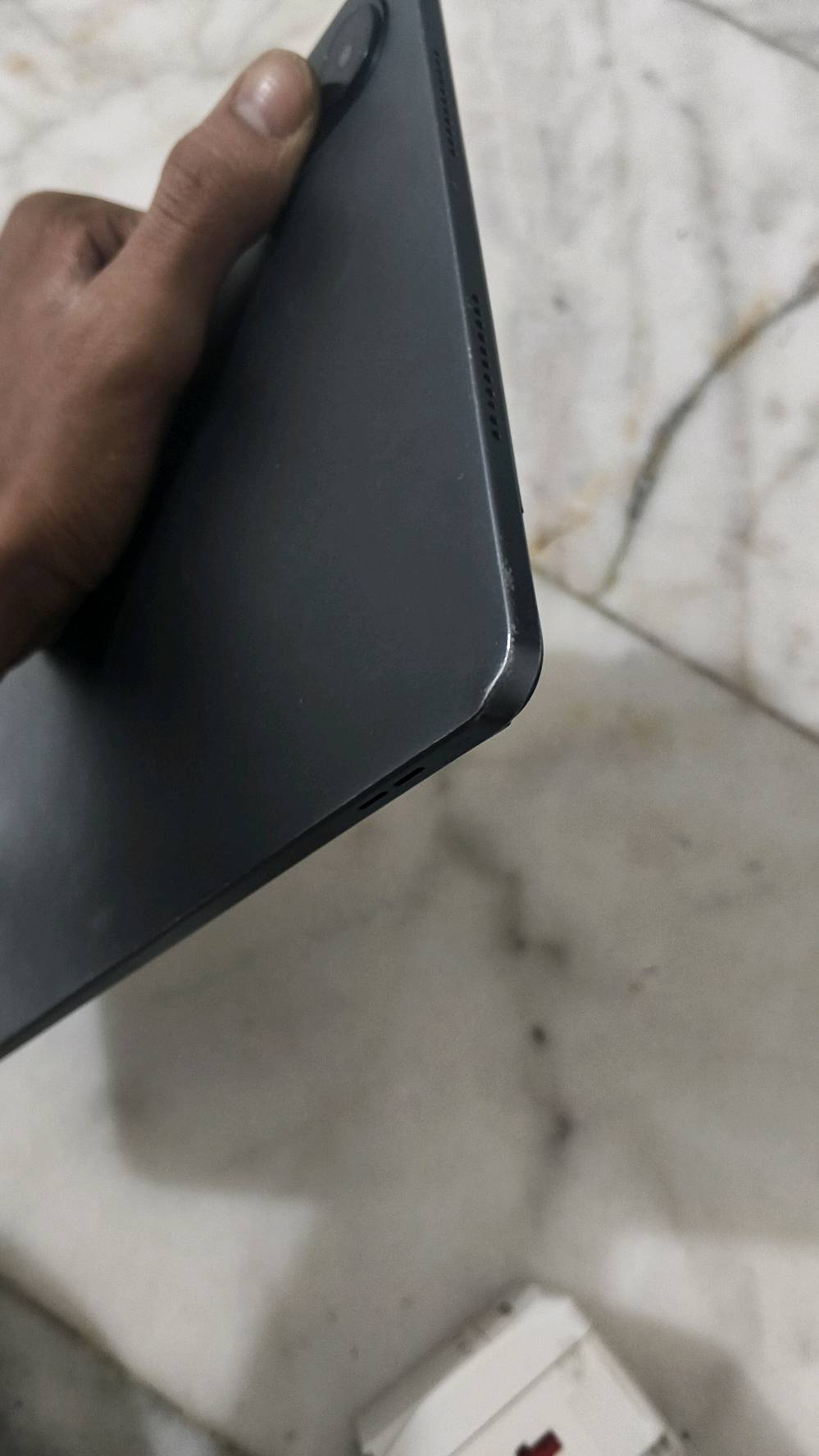 السلام عليكم
هونر باد x9  📱 
HONOR PAD X9 📱 
ذاكرة 128 ⏹️ 
رام 4 + 3. 👾 
الجهاز نظيف وشغال وخالي من المشاكل ✅
بي ضربه خفيفه ببالاطار ماماثره ع الشاشة مثل ماموضح بالصوره 
بدون ملحقات
 فقط الجهاز موجود يعني 
مكاني كربلاء 🇮🇶 🖤 
 توصيل داخل كربلاء فقط 🛵 
السعر 💸 190 الف 
الرقم واتساب موجود بي  ***********