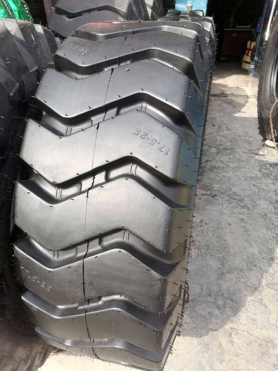 اطارات وبطاريات محلات الزين بغداد الكرادة مجمع مشن طريق معسكر رشيد للاستفسار***********  /*********** واتساب او اتصال توصيل جميع المحافظات
