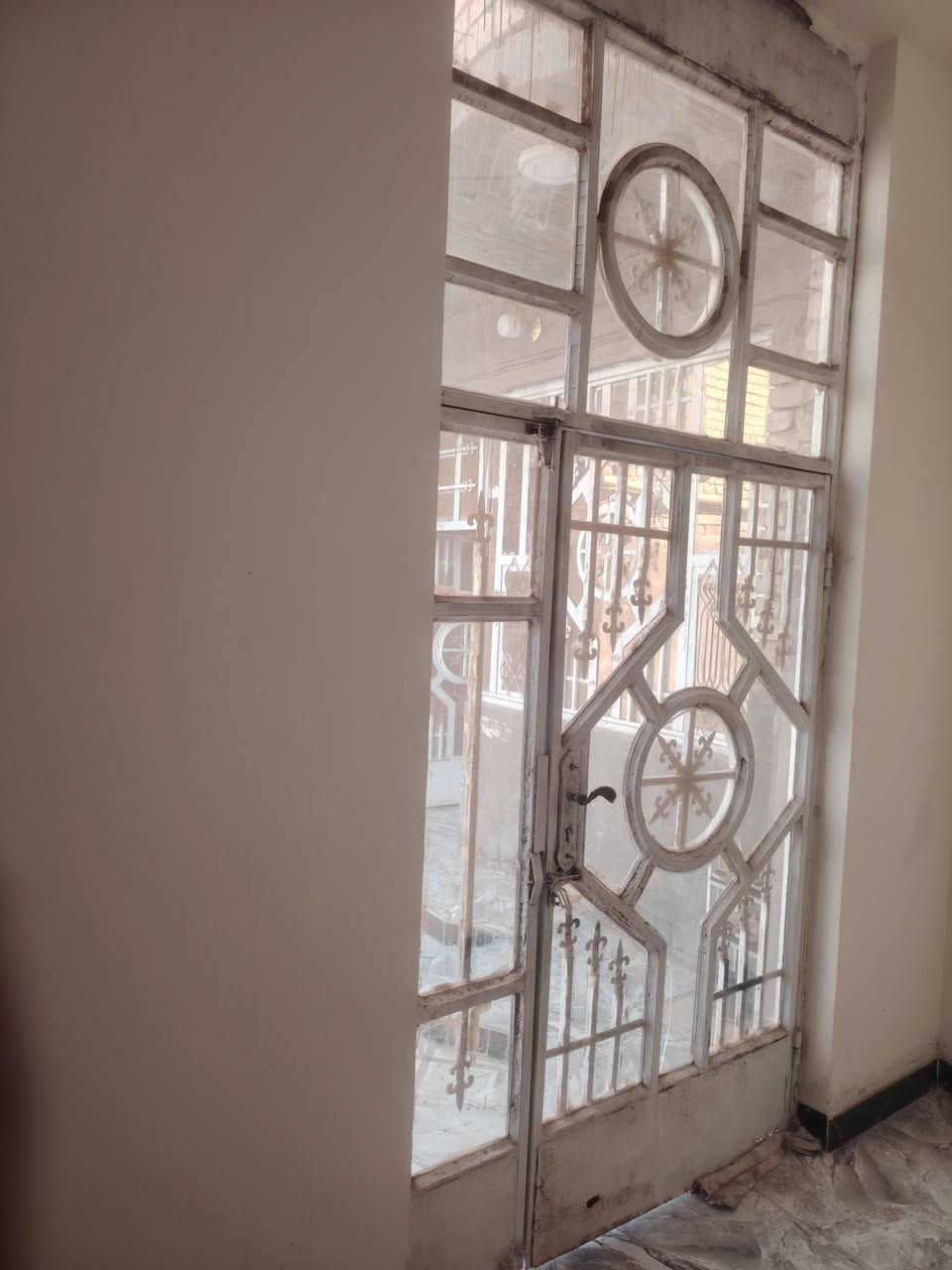 الشمري بغداد • ٢٠٠م • ٣ غرف