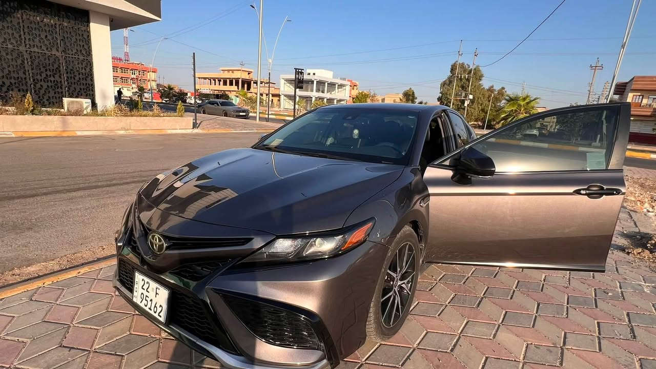 #للبيع

السلام عليكم 

النوع : Camry 2022 SE

رقم اربيل دولي 
سنوية 2029 
تحويل مباشر 

العداد : 75 الف كيلو متر ع وضع الشركة

الوارد : امريكي 🇺🇸

مكان السياره : تكريت

الضرر : قبغ الجنطة فقط بدون اي دواخل بدون اي ايرباكات السيارة نظافتها 100‎%‎
السيارة رقم اربيل تحويل مباشر 

المواصفات:

بصمه
رادارات جانبي وامامي
زنون فول
تحكم جهتين
سماعات 5 Bass
كشن كهربائي
كشن جلد
حجم المحرك 2500 
سستم جهاز حماية 
هيتر بلمري 
جناح خلفي
مثبت سرعه
گير سوكان
نضام Eco
نضام sport
شاشه كبير
كامره
نضام انزلاق
ويل كب حجم 18
وباقي مواصفات المعروفة
السعر 188 وبي مجال جداً قليل

للمزيد من المعلومات ، يرجى الاتصال على الرقم،
للجادين فقط ⛔️
***********
