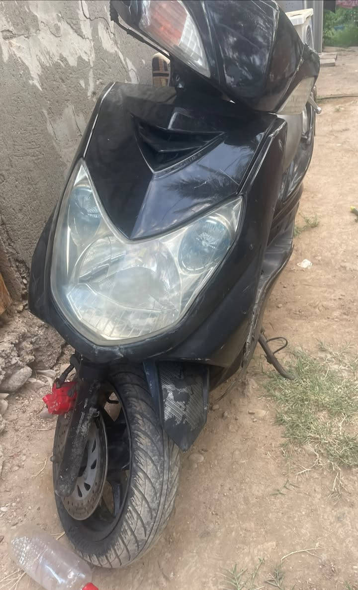 السلام عليكم عندي دراجه سكنس كلشي شغل بيه من كهرباء دراجة طبعا كابريتر كامله مكمله نقصه بس ملف فقط ودراجه نكره سلف اي نقص مابيه وكفرات لا مصبوغ ولا مبدل بلاد ومكينة لا تنقيص ولا تبخير ونضافة دراجه مناسبه مكاني بغداد الراشدية السعر ع رقم ***********
