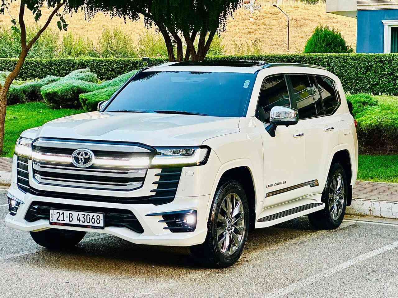 تويوتا لاندكروزر 2023 VX Limited للبيع

الموديل: 2023
الفئة: VX Limited
الوكالة: شركة ساز – وكالة تويوتا العراق
الحالة: السيارة بكل أغراضها الأصلية وموجودة بالباكيت
المحرك: V6 سعة 4.0 لتر
القوة: 271 حصان
الممشى: 60,000 كم، بحالة ممتازة جداً
الدفع: 4×4
الجنوط: 20 إنچ

المواصفات:

- سقف سلايد
- ثلاجة
- 10 وسائد هوائية
- 3 شاشات
- كشن خزن
- مصابيح أمامية زينون
- صندوق خلفي كهربائي
- مقاعد أمامية كهربائية
- تبريد وتدفئة للمقاعد الأمامية والخلفية
- حساسات أمامية وخلفية
- كاميرات 360 درجة، عدد 5 كاميرات
- سماعات JBL
- كامل مواصفات VX Limited

المكان: السليمانية

للاتصال: ***********
