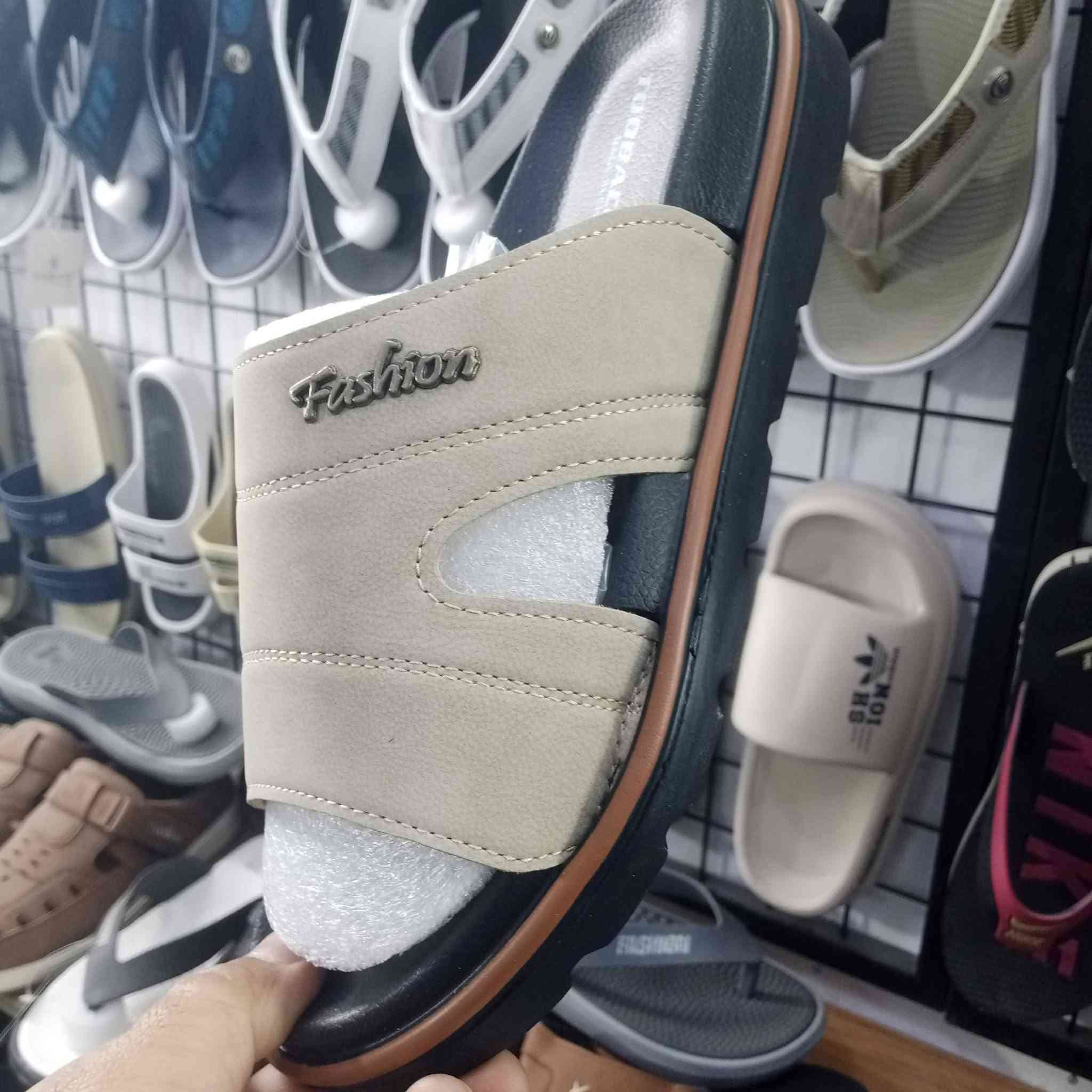 بضاعة جديدة • أسعار مناسبة • مجمع الوسام