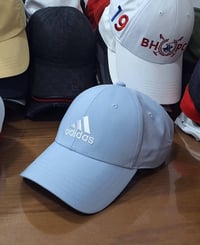 ماركة adidas اصليه وكاله خامه وتربروف راقيه جدا قياس فري سايز 07710535...