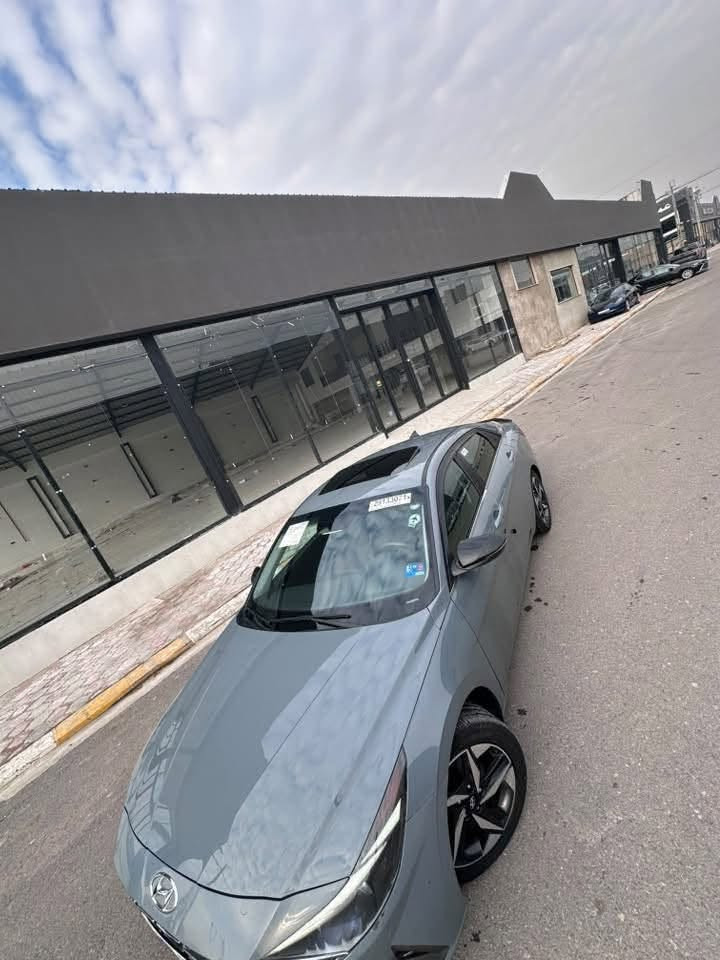 النترا 2021 فول مواصفات
سمنتي 

محرك 2000 دوش 

فتحه ( سلايت ) سلفر متغير

بصمه تشتغيل+ابواب

تشغيل عن بعد 

صندوق بصمه

صندوق ذكي يفتح عند الاقتراب 🚶🏻‍♂️

عداد كيلو متر الكتروني Digital 

هاند بريك بصمه

دشبول متصل ديجتال 

كشنات تدفئه 🌡️+كهرباء 

سستم صوت 🔊Bose +دمام بل دشبول 🔊

شحن تلفون لاسلكي 📱🔋

بك لايت متصل Led

لايت Led نهاري عدسه زينون

كامره دوراه 

شاشة لمس نفكيشن 📲Wi_Fi/ Gps/  تدعم نظام Android Auto +Car play 

تبريد شاشه بيانو منفصل

اشاير بل مري

رادارات جانبيه تحديد النقطه العمياء ⚠️

رادار خلفي ‼️

رادار امامي ❗️

تحديد مسار+توقف ذاتي 🚳

‏‎فول تحكم ستيرن

كروز مثبت سرعه 

ثلاث وضعيات قيادة 

‏Smart‏-Sport-Normal

منافذ Usp

‏‎ نظام ABS/مانع انزلاق

شاشه ظبط بل دشبول 

سفايف نيكل 

‏‎ حساس اطارات

‏‎ویل کب کروم رياضي

السياره جاهزه وجديده جداً

حادث موضح بصور وبيها قبغ صندوق بارد ونص باب صبغ مال سائق بدون دواخل  

رقم دهوك سنوية عظم  

ماشيه 110كم 

***********

غير متواجد ع فيس
